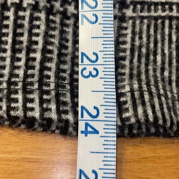 August Silk Womens Plaid Dolman Sleeve Plush Oversized Tunic Top Black Medium - Picture 10 of 10